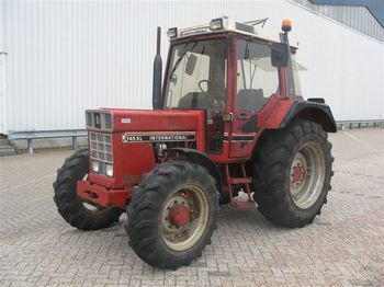 Farm tractor CASE-INTERNATIONAL 745 XLA: picture 1