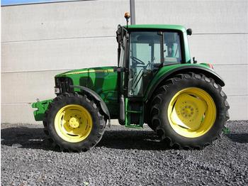 Farm tractor JOHN DEERE 6220: picture 1