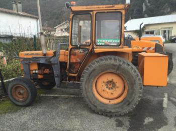 Farm tractor Renault R7462: picture 1
