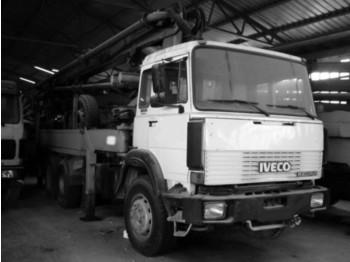 Concrete pump truck BOMBA DE HORMIGON PUTZMEISTER 32 M IVECO 260 1984: picture 1