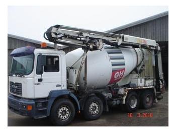 Concrete mixer truck MAN: picture 1
