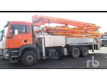Concrete pump truck MAN 33.360 w/ 2005 Putzmeister BSF38.14H: picture 1