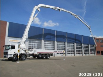 Concrete pump truck Mercedes-Benz Actros 4141 10x4 52 meter 5-arm boom: picture 1