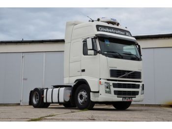 Tractor unit VOLVO FH12 420 Globetrotter XL: picture 1
