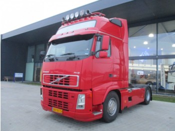Tractor unit Volvo FH12 460 Globetrotter 4X2T: picture 1