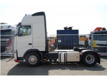 Tractor unit Volvo FH 400 GLOBETROTTER XL: picture 1