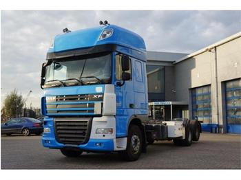 Container transporter/ Swap body truck DAF XF105.460 6x2 SuperSpaceCab: picture 1