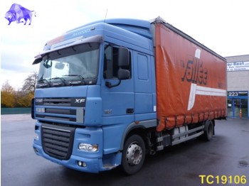Curtainsider truck DAF XF 105 410 Euro 4: picture 1
