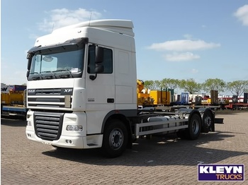 Container transporter/ Swap body truck DAF XF 105.460: picture 1