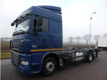 Container transporter/ Swap body truck DAF XF 105.460 SPACECAB INTARDER: picture 1