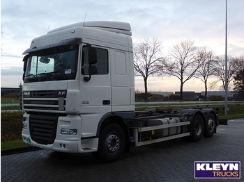 Container transporter/ Swap body truck DAF XF 105.460 SPACE CAB: picture 1