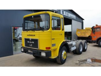 Cab chassis truck MAN 26.240: picture 1