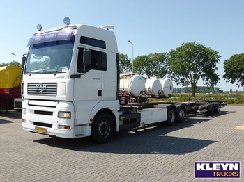Container transporter/ Swap body truck MAN 26.390: picture 1