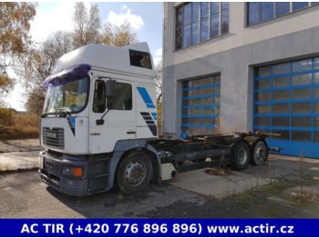 Container transporter/ Swap body truck MAN 26.414: picture 1