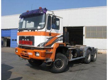 Container transporter/ Swap body truck MAN 33.422 DFA 6x6 F90: picture 1