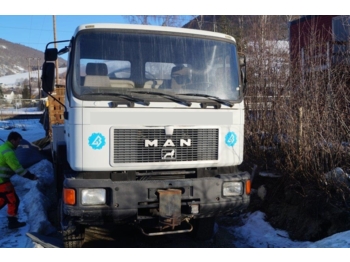 Cab chassis truck MAN F-04: picture 1