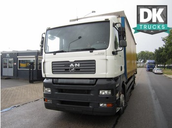 Curtainsider truck MAN TGA 26.390 6X2: picture 1