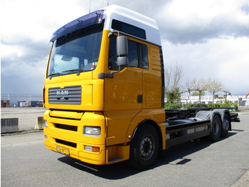 Container transporter/ Swap body truck MAN TGA 26-430 6X2: picture 1