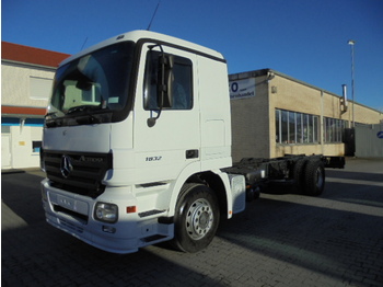 Cab chassis truck MERCEDES BENZ Actros 1832 - Chassy - 2005: picture 1