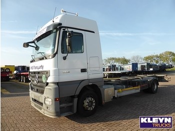 Container transporter/ Swap body truck Mercedes-Benz ACTROS 1836: picture 1