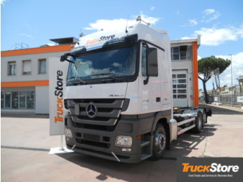Container transporter/ Swap body truck Mercedes-Benz Actros 2546 L: picture 1
