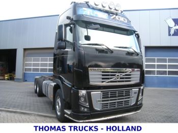 Cab chassis truck Volvo FH16-700 6x4: picture 1
