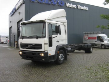 Cab chassis truck Volvo FL 220 4X2 SLEEPERCAB: picture 1