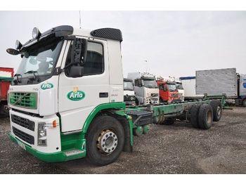 Cab chassis truck Volvo FM9 6X2 300: picture 1