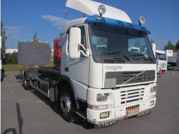 Container transporter/ Swap body truck Volvo FM 7 4 X2: picture 1