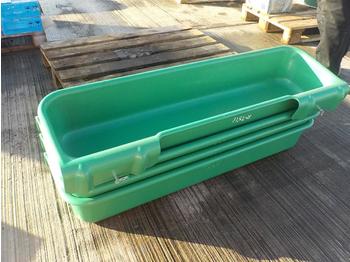 Livestock equipment 4' Gate Hanging Troughs (4 of): picture 1