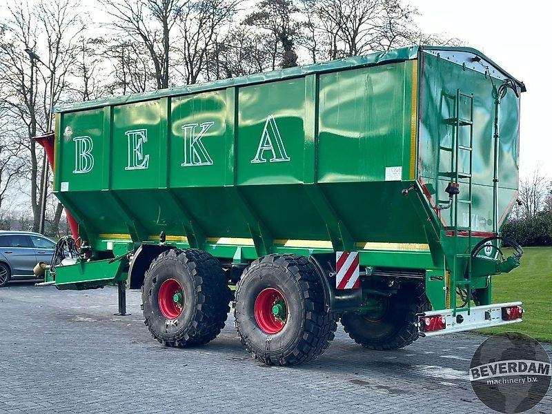 Agricultural machinery Beka overlaadwagen 23T UW