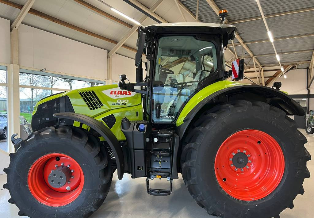 Farm tractor CLAAS Axion 830 Cmatic: picture 2
