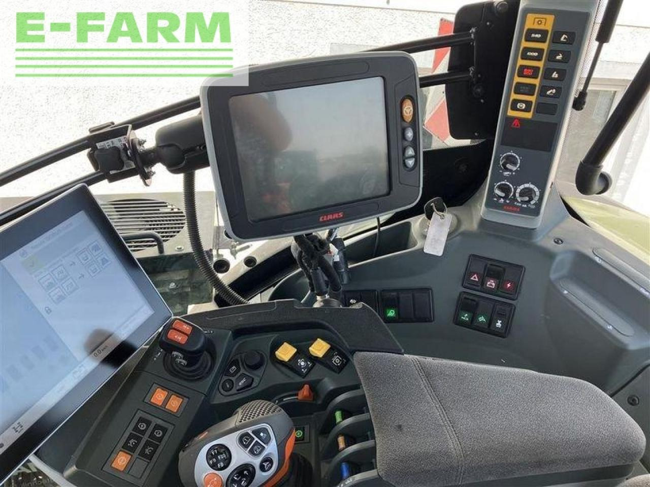 Farm tractor CLAAS axion 830 cmatic st5 cebis: picture 28