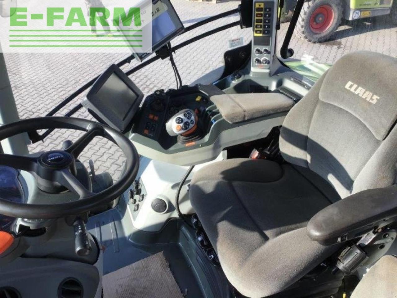 Farm tractor CLAAS axion 920: picture 8