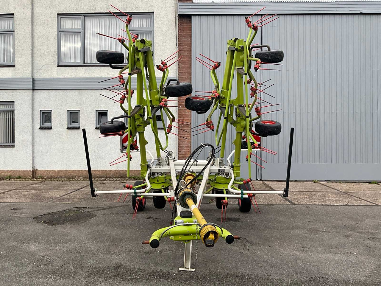 Agricultural machinery Claas Volto 900