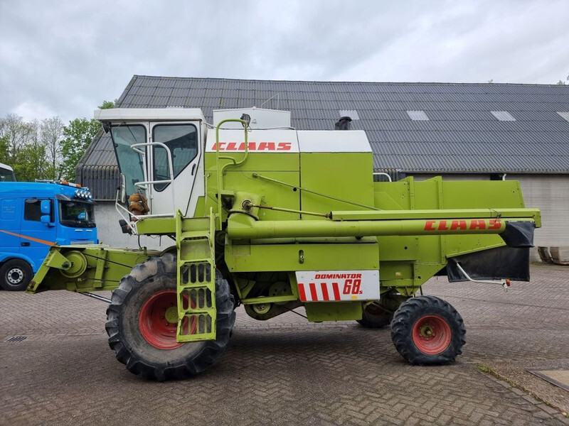 Combine harvester Claas Dominator 68s