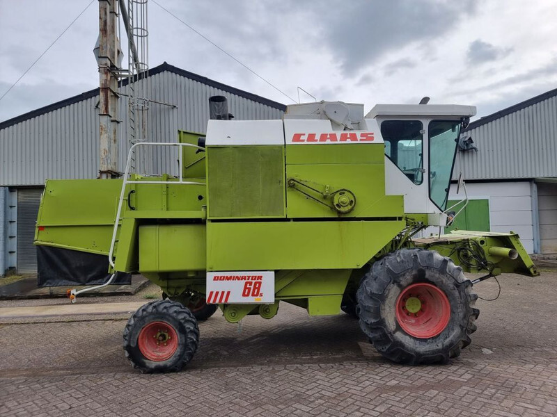 Combine harvester Claas Dominator 68s