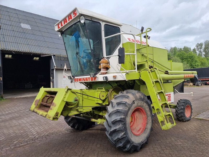 Combine harvester Claas Dominator 68s