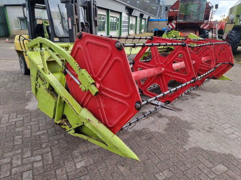 Combine harvester Claas Dominator 68s