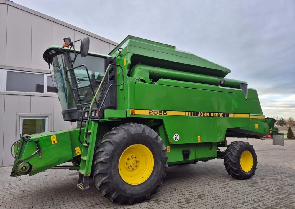 Combine harvester John Deere 2066