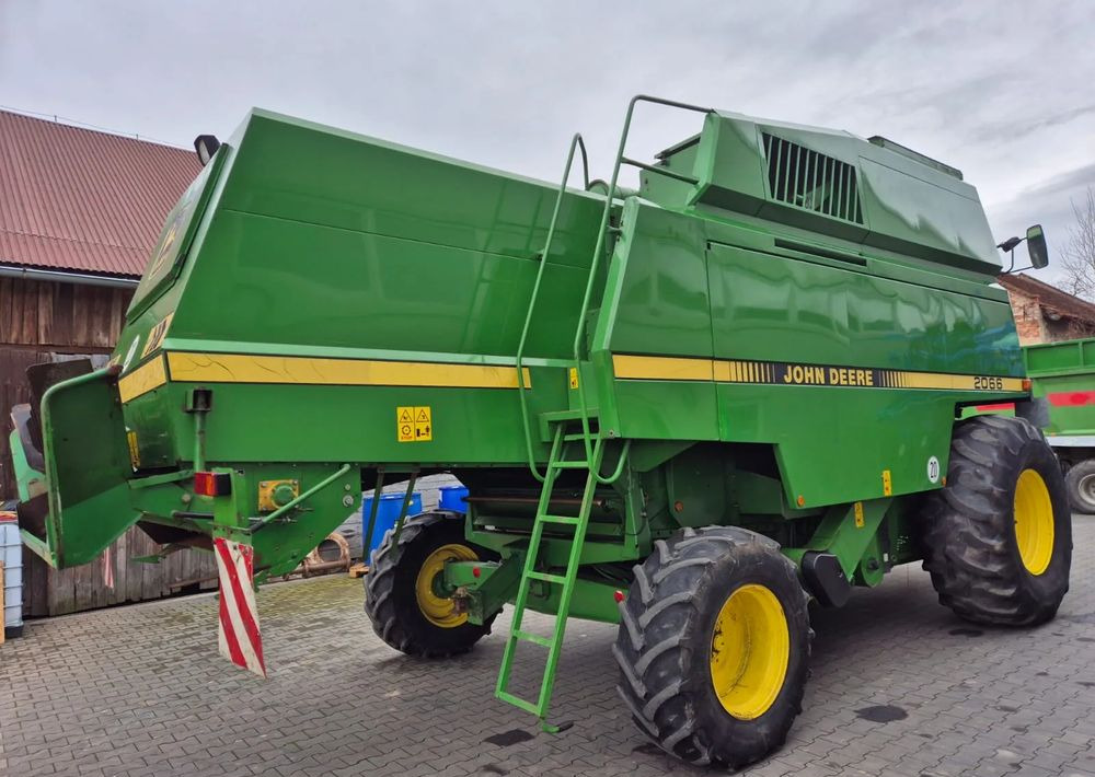 Combine harvester John Deere 2066
