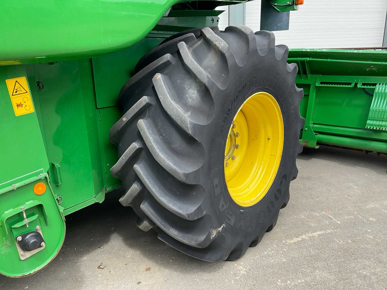 Combine harvester John Deere T670