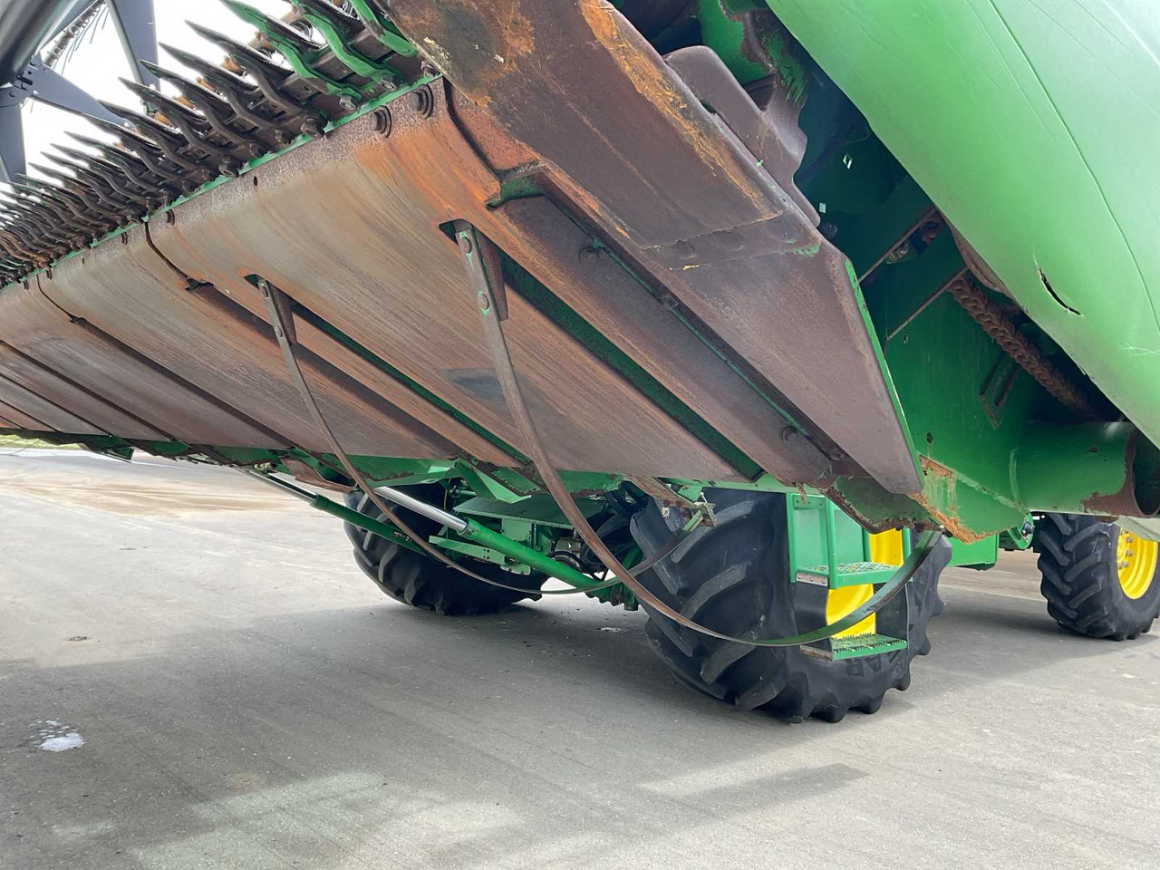 Combine harvester John Deere T670