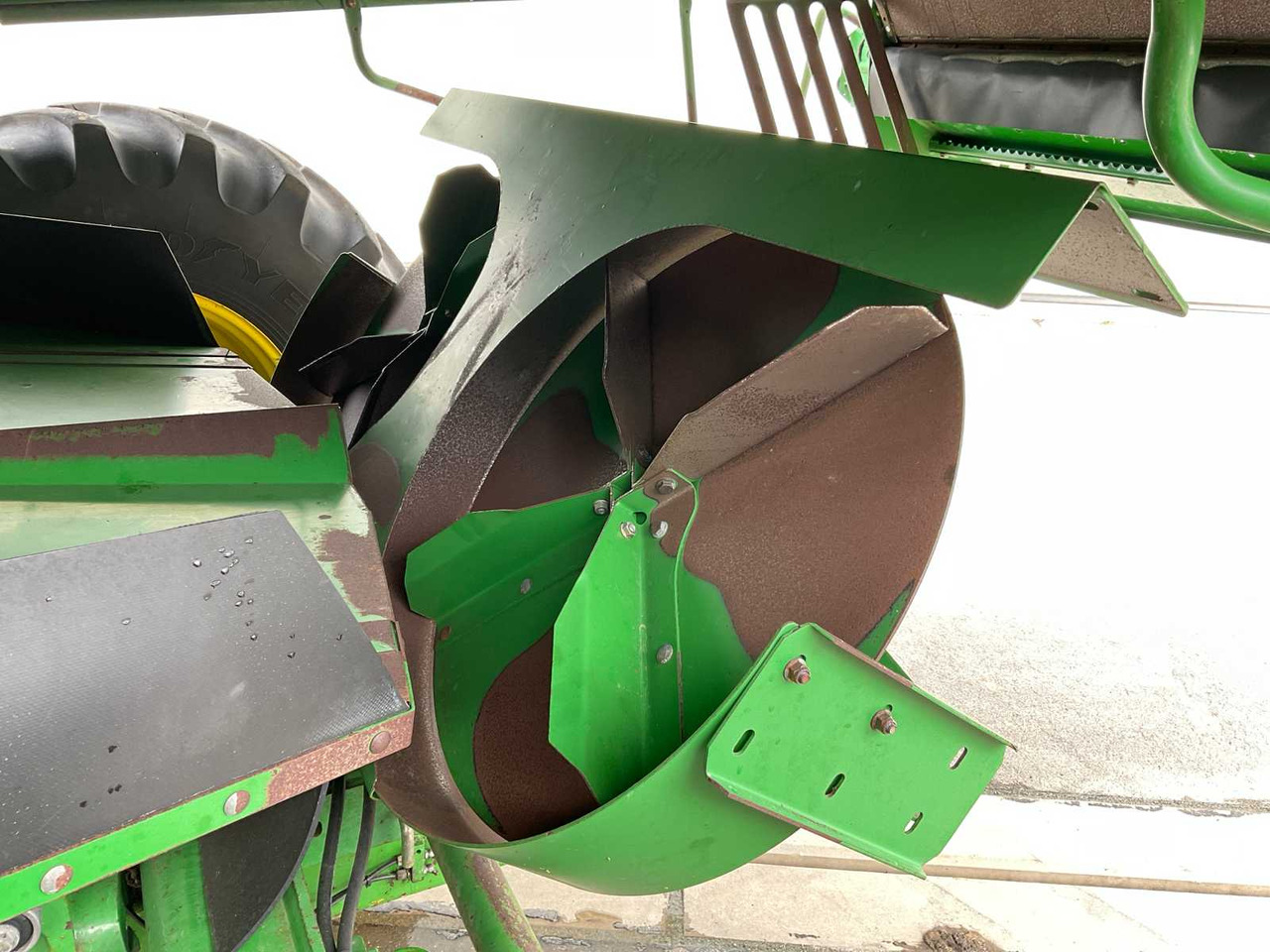 Combine harvester John Deere T670