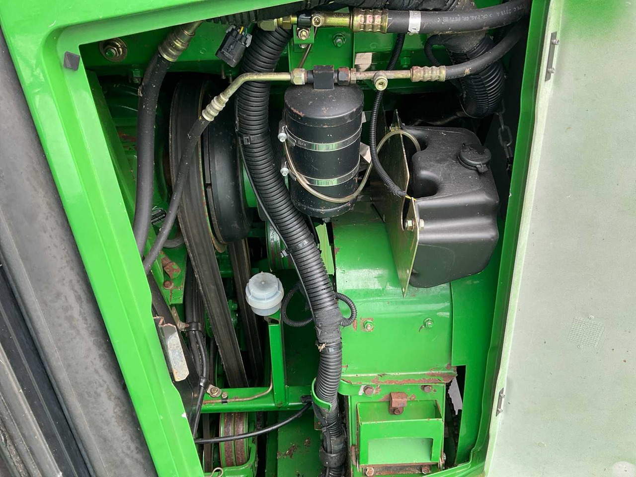 Combine harvester John Deere T670