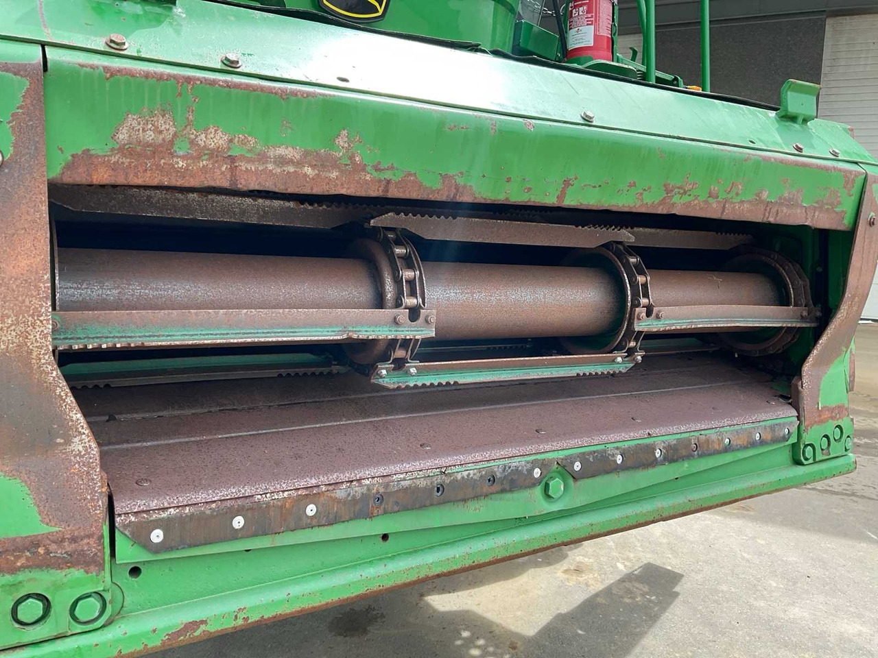 Combine harvester John Deere T670