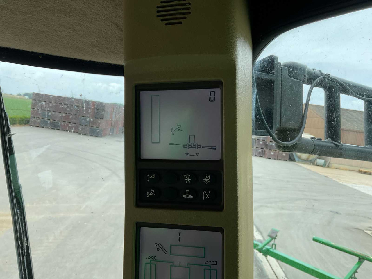 Combine harvester John Deere T670