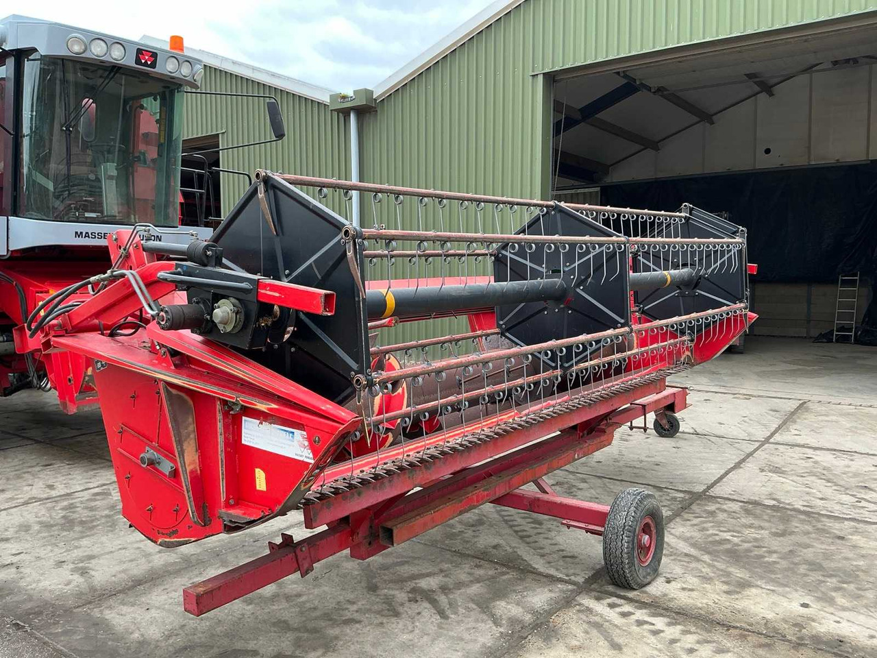 Combine harvester Massey ferguson MF30