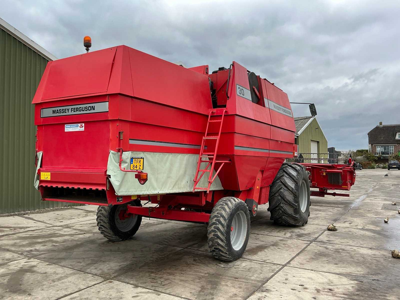 Combine harvester Massey ferguson MF30