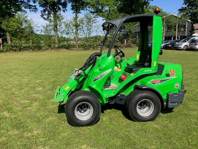Compact loader AVANT 530 TDL